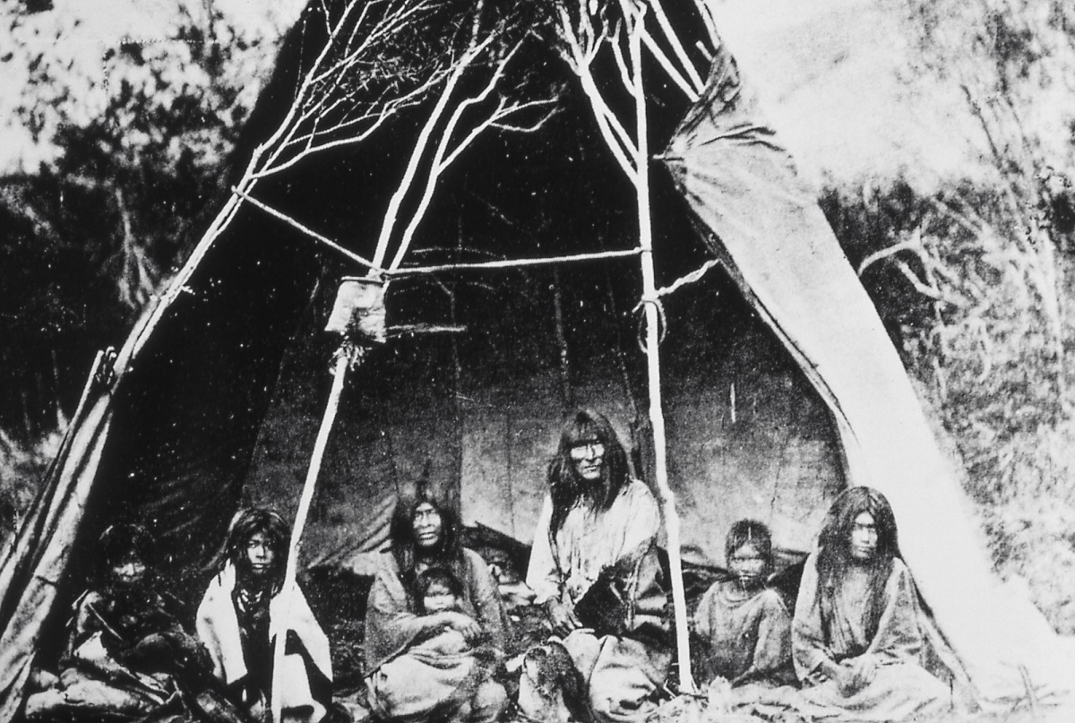 Photo of Black-and-white photo of Indigenous people in a dwelling or teepee