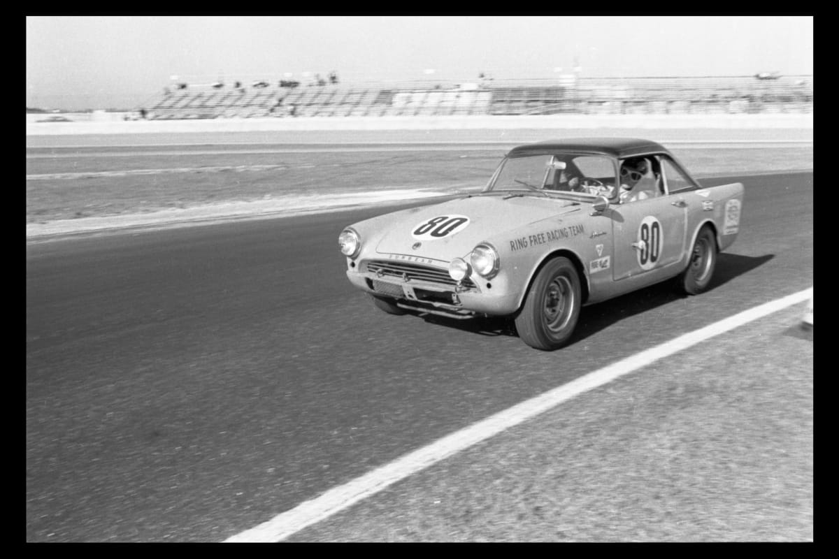 thf124292 The #30 Sunbeam Alpine - THF124292