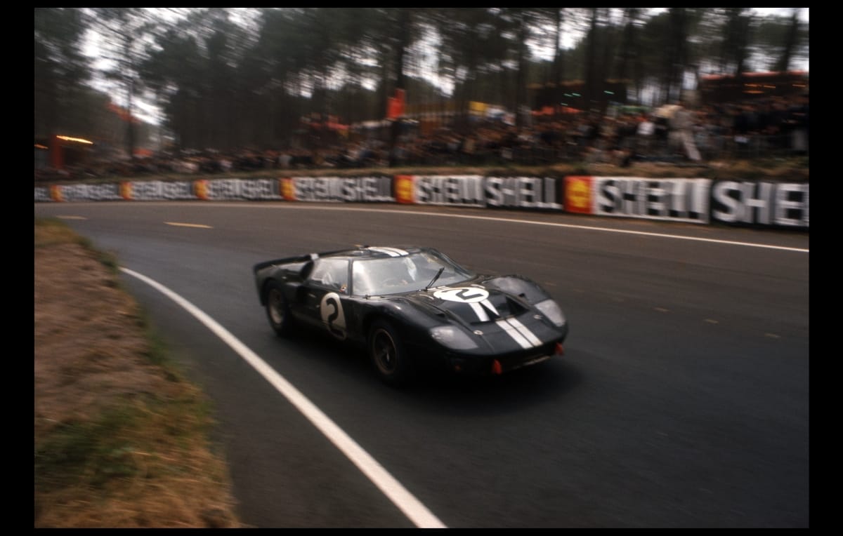 thf136068 Ford GT40 Mark II at Le Mans in 1966 - full color