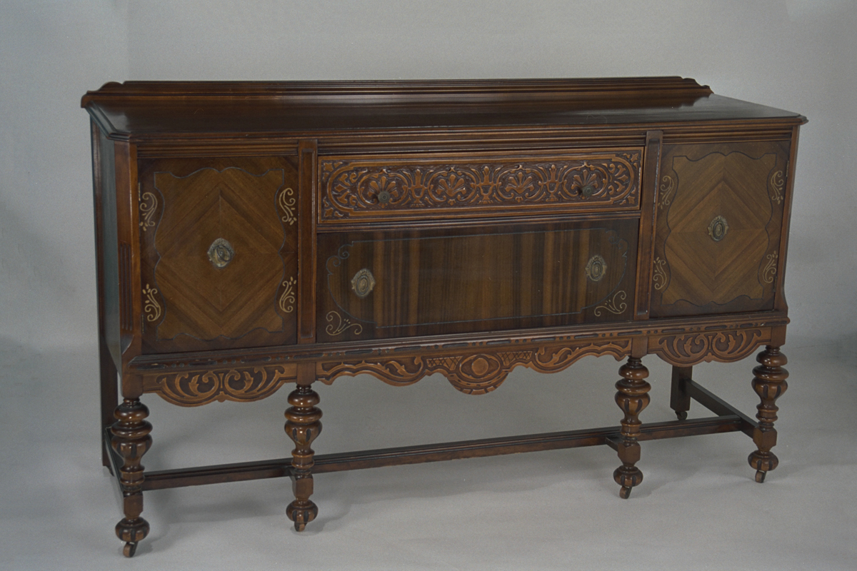 Sideboard, 1925-1930 Wooden sideboard with carved legs and carving and inlay on body